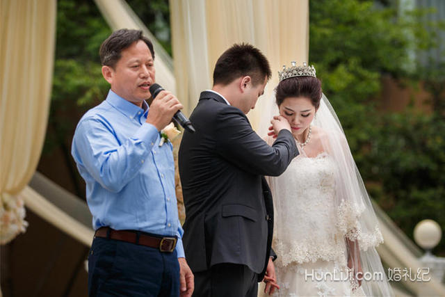 女方父亲在婚礼上的深情寄语，爱的传承与祝福