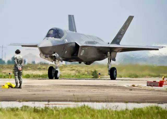 F-35战斗机最新动态，技术进展、订单增长与全球部署更新（2017）