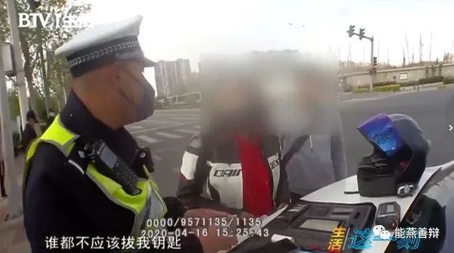 交警室内打人事件曝光，背后问题引深思与反思